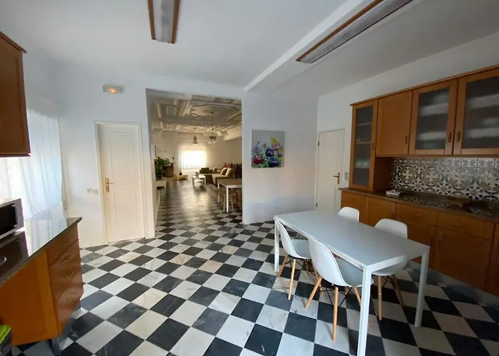 Zulla House Apartahotel Nazaré